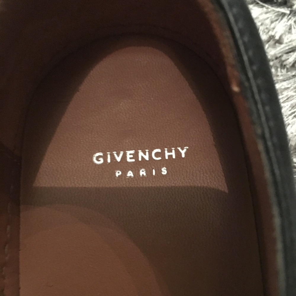 Givenchy - Picture 5 of 6
